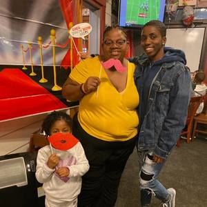 Meet your Posher, Dana